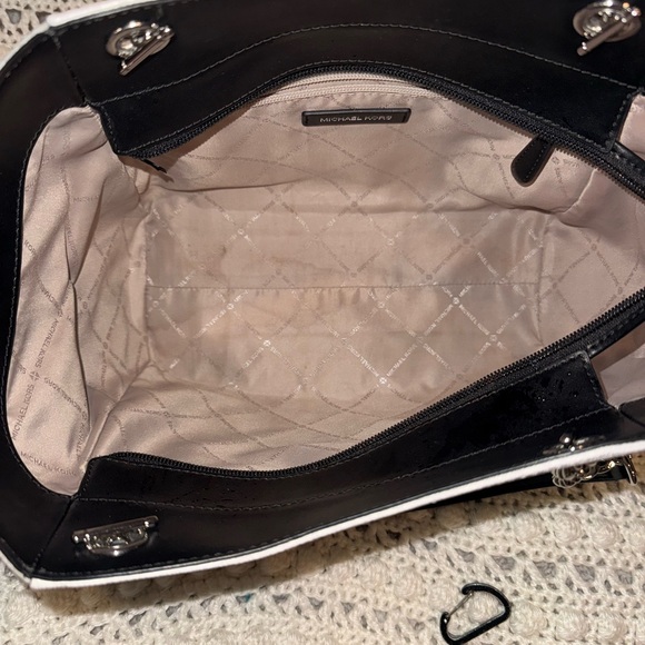 Michael Kors Monochrome Tote and Wallet Set - Picture 7 of 9